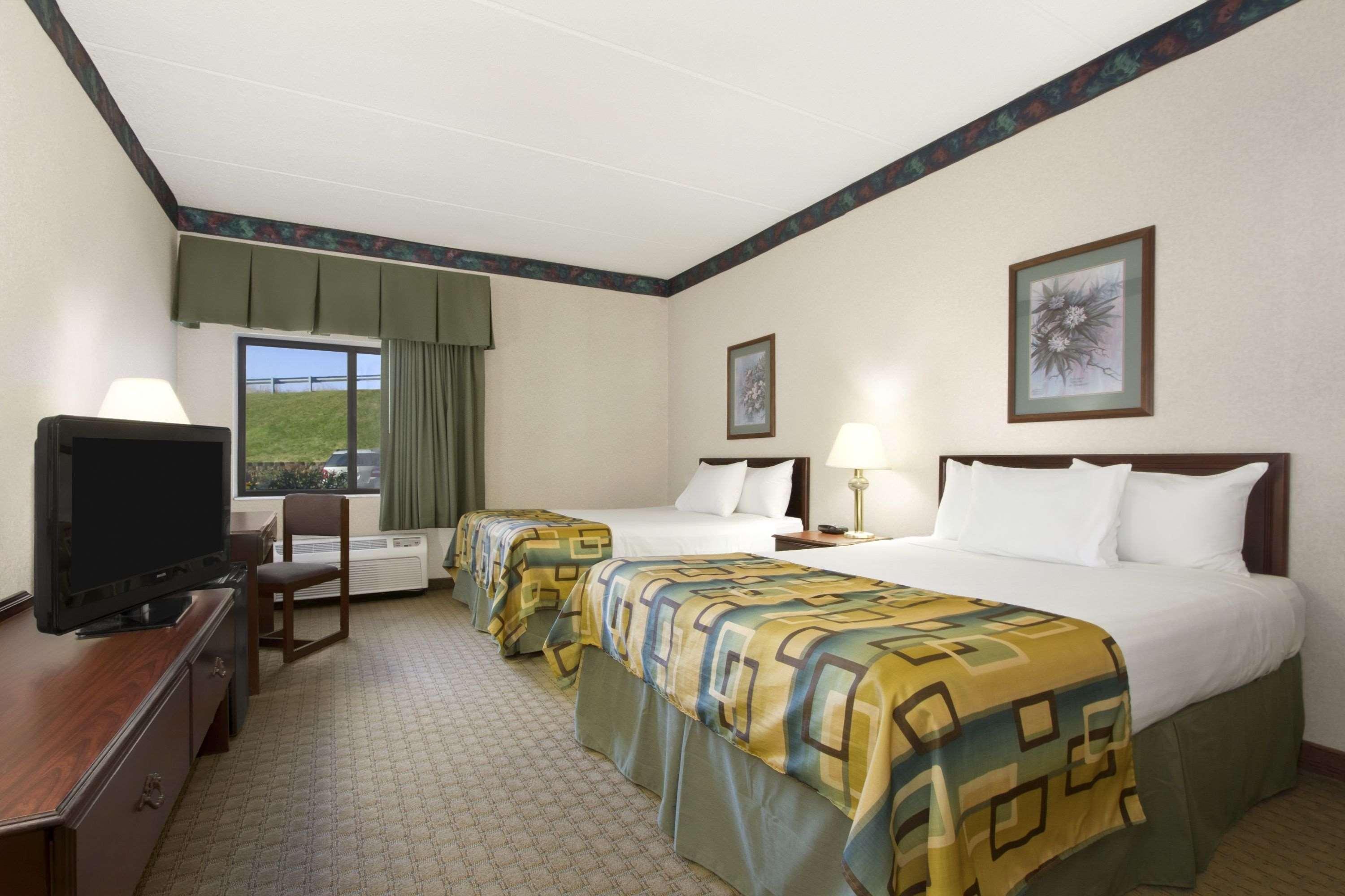 Baymont By Wyndham Corbin Hotel Екстериор снимка